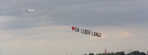 Glückwünsche als Flug-Banner von Bannerfliegen.de